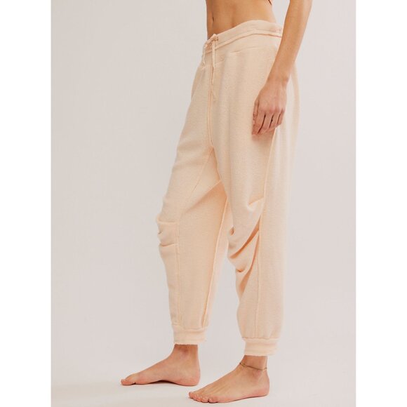 FREE PEOPLE Day Off Fleece Joggers / Tender Peach - Picture 3 of 6